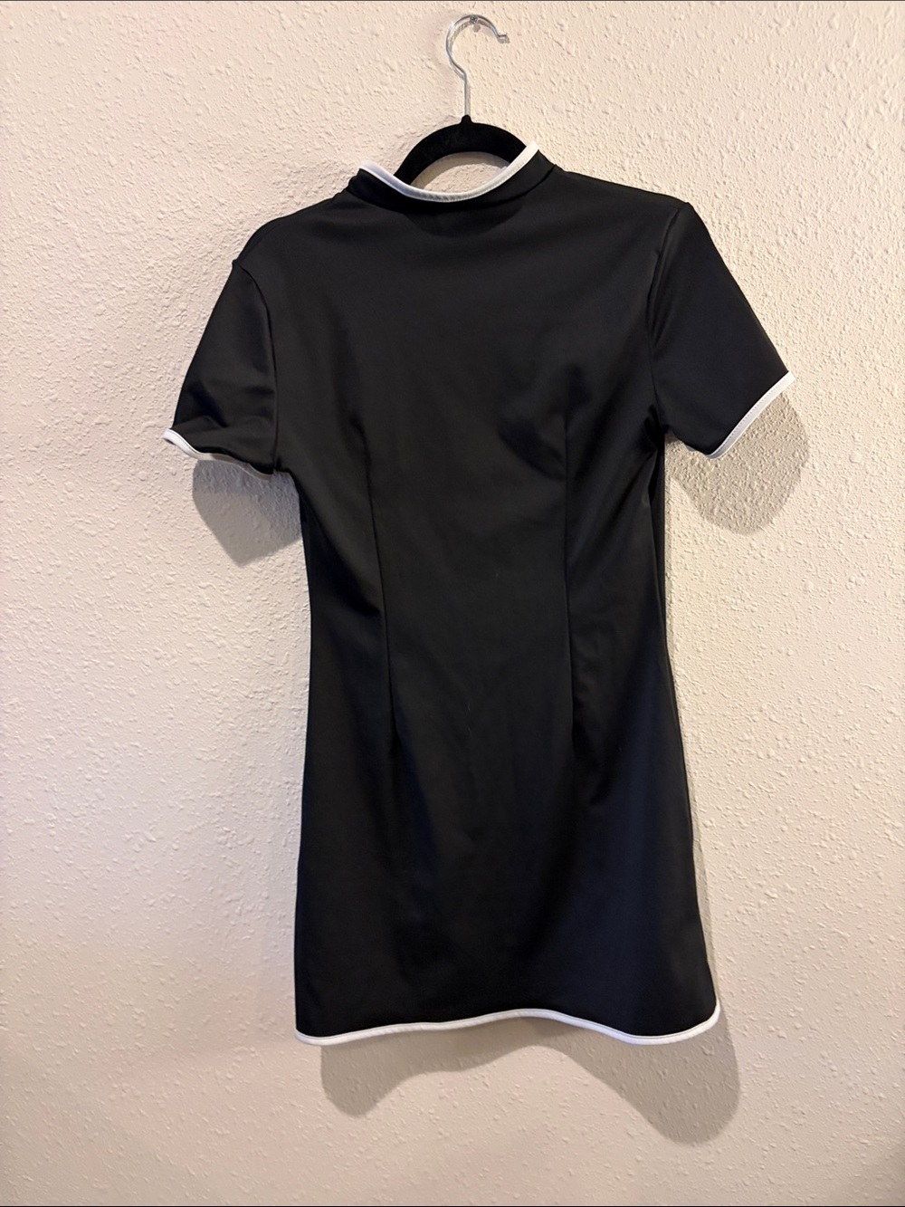 Commense Black Mini Dress with White Trim and Keyhole - Picture 4 of 4